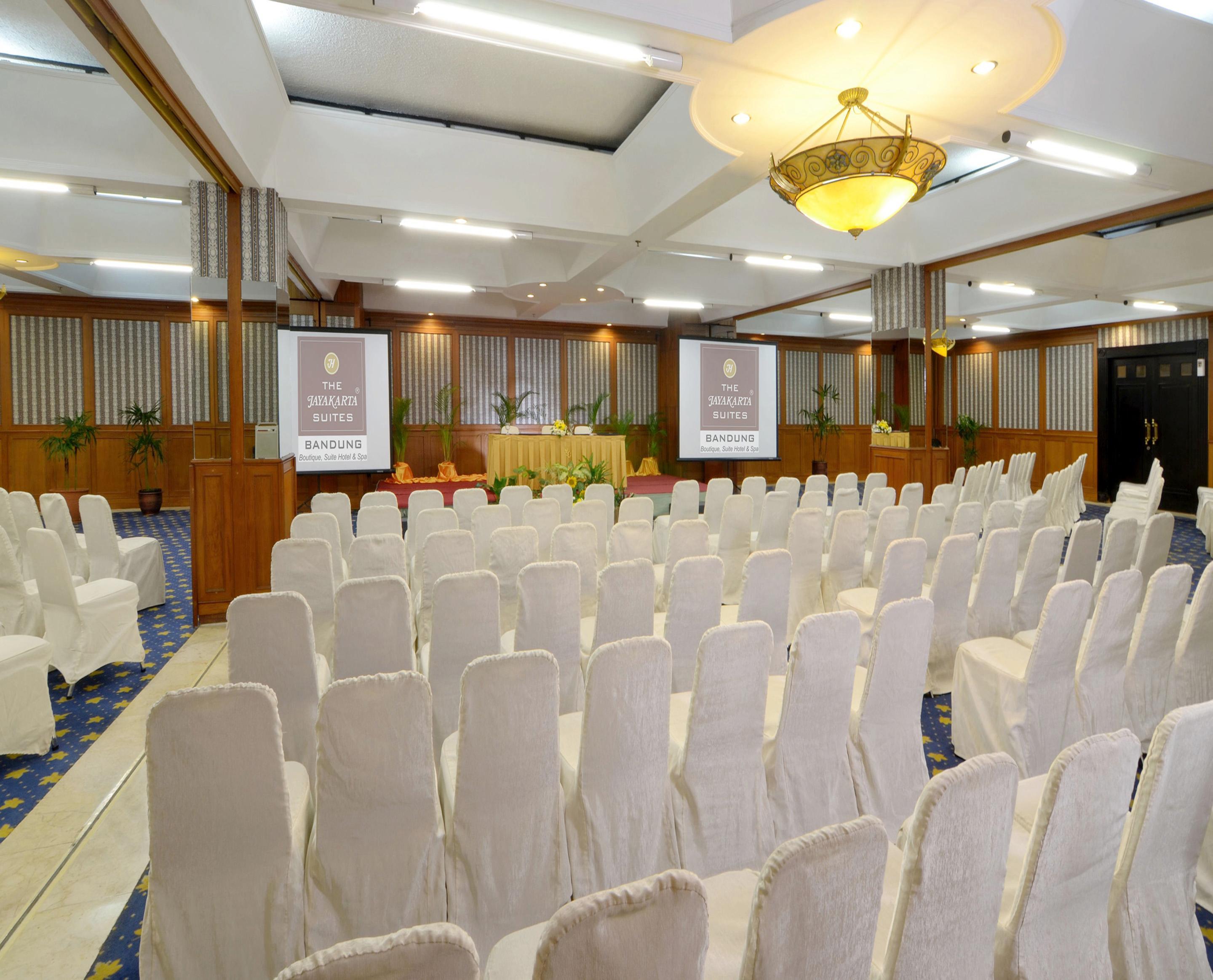 The Jayakarta Suites Bandung Luaran gambar