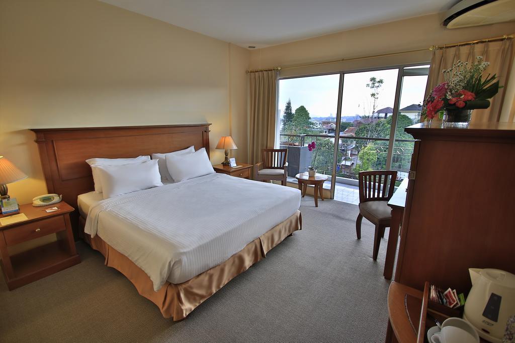 The Jayakarta Suites Bandung Bilik gambar