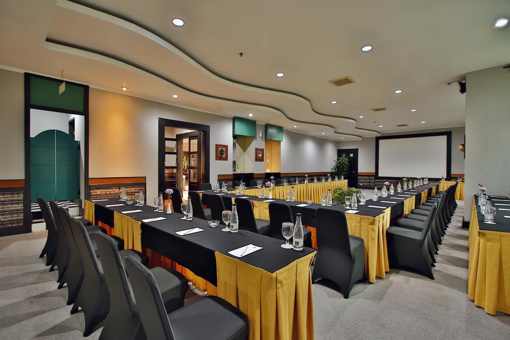 The Jayakarta Suites Bandung Luaran gambar