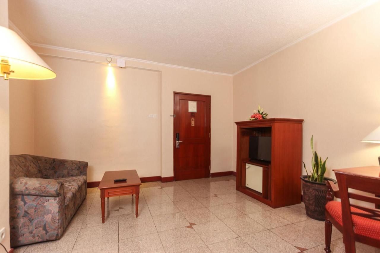 The Jayakarta Suites Bandung Luaran gambar